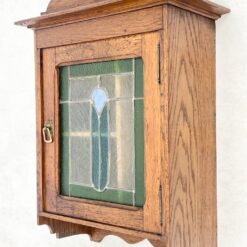 Senovinė ąžuolinė pakabinama spintelė su vitražu 20,5×40,5×58 cm