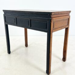 Rytietiška medinė konsolė su trijais stalčiais 55x107x88,5 cm