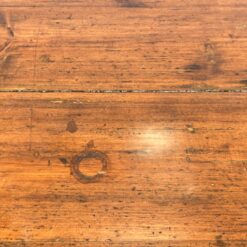 Rytietiška medinė konsolė su trijais stalčiais 55x107x88,5 cm