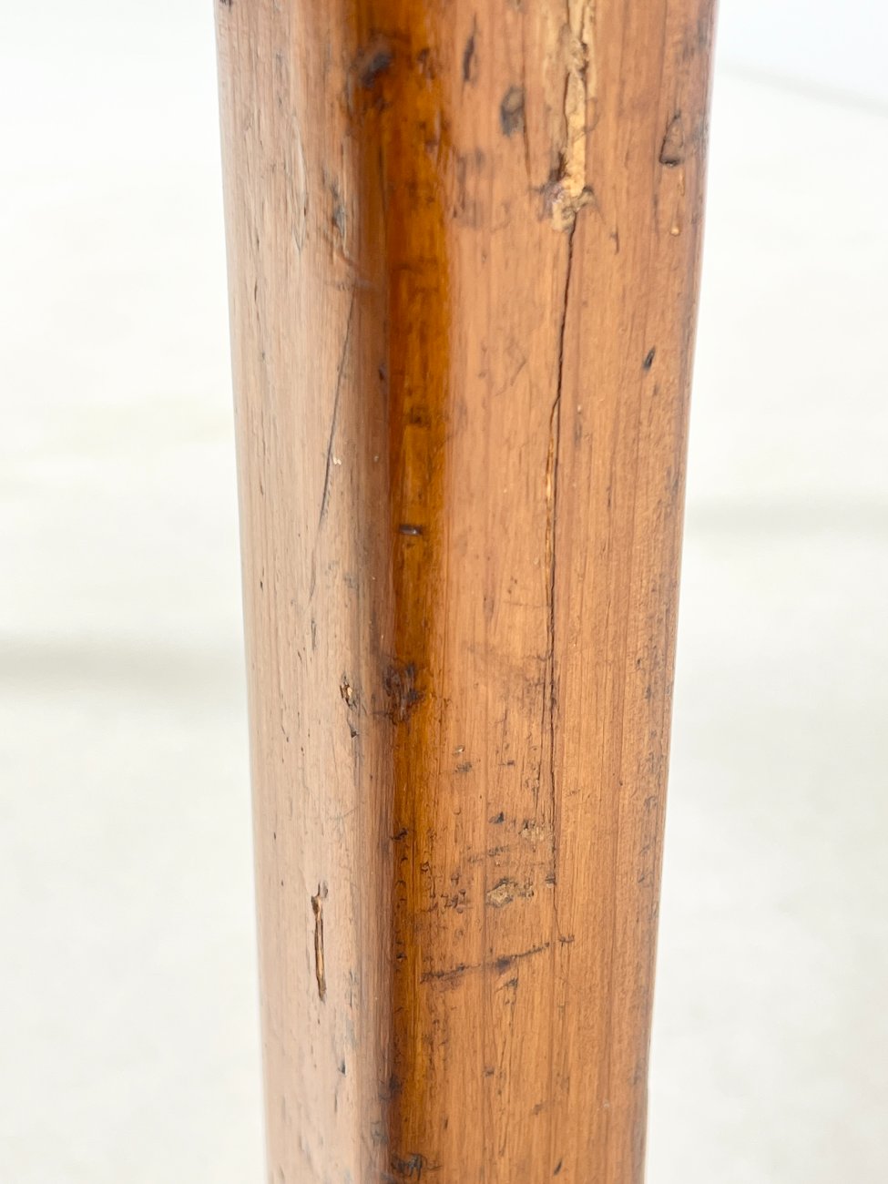 DR0165-stalai-13 Rytietiška medinė konsolė su trijais stalčiais 55x107x88,5 cm