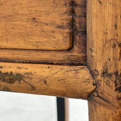 Rytietiška medinė konsolė su trijais stalčiais 55x107x88,5 cm