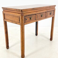 Rytietiška medinė konsolė su trijais stalčiais 55x107x88,5 cm