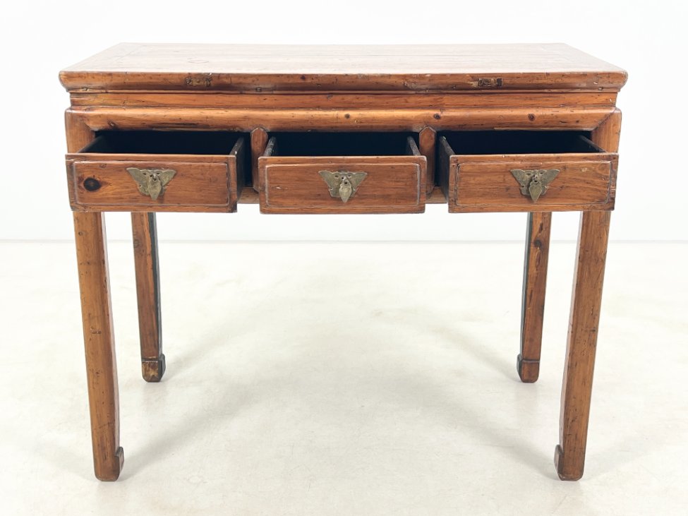 DR0165-stalai-6 Rytietiška medinė konsolė su trijais stalčiais 55x107x88,5 cm