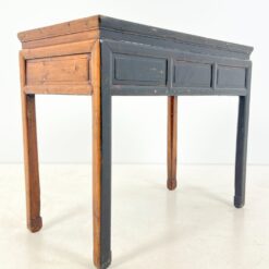 Rytietiška medinė konsolė su trijais stalčiais 55x107x88,5 cm