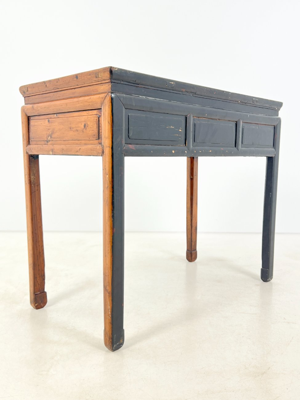 DR0165-stalai-9 Rytietiška medinė konsolė su trijais stalčiais 55x107x88,5 cm