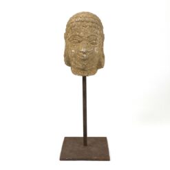 Betoninė Budos galva ant metalinio postamento 13x13x37,5 cm