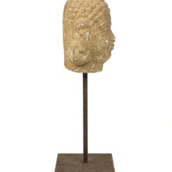 Betoninė Budos galva ant metalinio postamento 13x13x37,5 cm