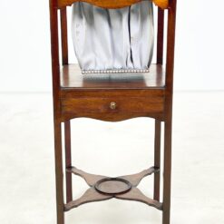 Angliško stiliaus raudonmedžio naktinė prausimosi spintelė 37x37x82 cm