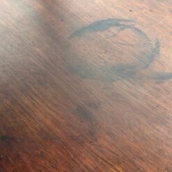 Angliško stiliaus raudonmedžio naktinė prausimosi spintelė 37x37x82 cm