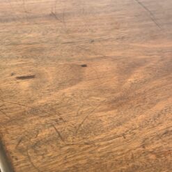 Angliško stiliaus raudonmedžio naktinė prausimosi spintelė 37x37x82 cm