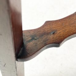 Angliško stiliaus raudonmedžio naktinė prausimosi spintelė 37x37x82 cm