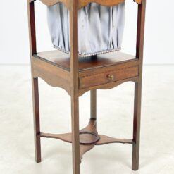 Angliško stiliaus raudonmedžio naktinė prausimosi spintelė 37x37x82 cm