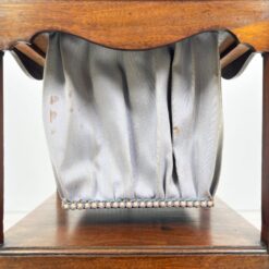 Angliško stiliaus raudonmedžio naktinė prausimosi spintelė 37x37x82 cm