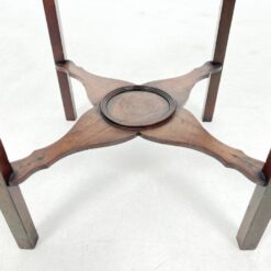 Angliško stiliaus raudonmedžio naktinė prausimosi spintelė 37x37x82 cm