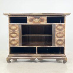 Rytietiška komoda su žalvarinėmis apdailomis 48x140x107 cm