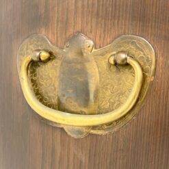 Rytietiška komoda su žalvarinėmis apdailomis 48x140x107 cm