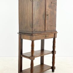 Medinė dviejų durų komoda su stalčiumi ir lentynomis 44×79,5×165 cm