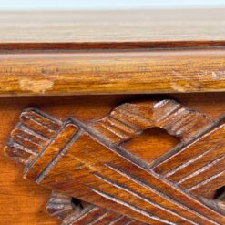 Drožinėtas riešutmedžio staliukas 61x107x71 cm