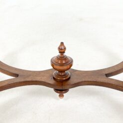 Drožinėtas riešutmedžio staliukas 61x107x71 cm