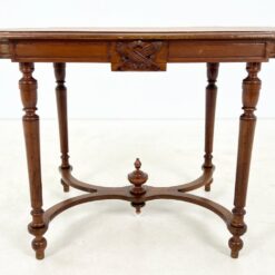 Drožinėtas riešutmedžio staliukas 61x107x71 cm