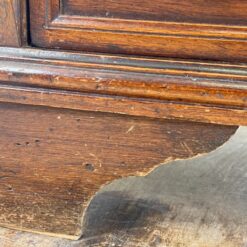 Aukšta riešutmedžio septynių stalčių komoda 40x78x134,5 cm