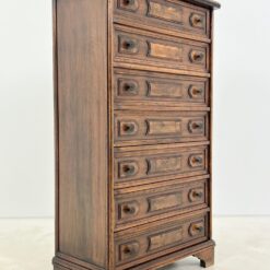 Aukšta riešutmedžio septynių stalčių komoda 40x78x134,5 cm