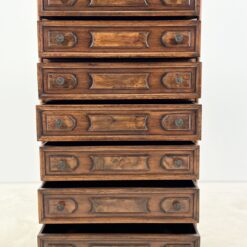 Aukšta riešutmedžio septynių stalčių komoda 40x78x134,5 cm