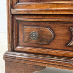 Aukšta riešutmedžio septynių stalčių komoda 40x78x134,5 cm