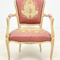 Provanso stiliaus medinis krėslas su augalų motyvų gobelenu 61x58x87 cm, 46 cm