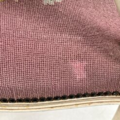 Provanso stiliaus medinis krėslas su augalų motyvų gobelenu 61x58x87 cm, 46 cm