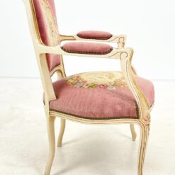 Provanso stiliaus medinis krėslas su augalų motyvų gobelenu 61x58x87 cm, 46 cm