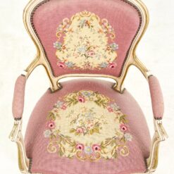 Provanso stiliaus medinis krėslas su augalų motyvų gobelenu 61x58x87 cm, 46 cm