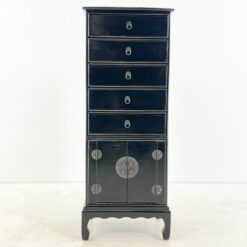 Rytietiška juodos spalvos dviejų durų ir penkių stalčių komoda 43x53x135,5 cm