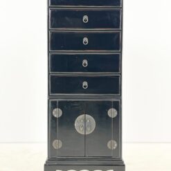 Rytietiška juodos spalvos dviejų durų ir penkių stalčių komoda 43x53x135,5 cm