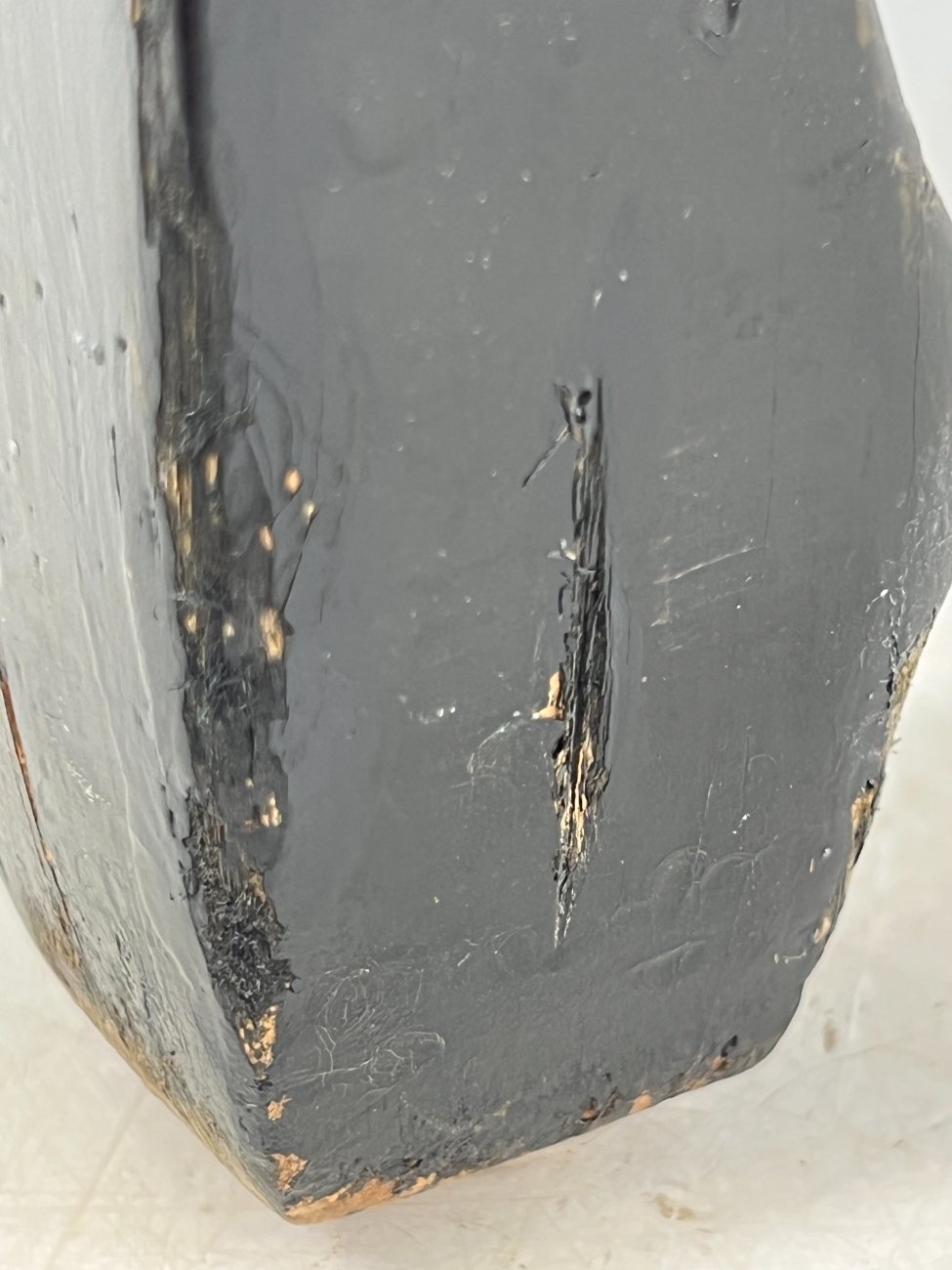 DR0195-komodos-14 Rytietiška juodos spalvos dviejų durų ir penkių stalčių komoda 43x53x135,5 cm