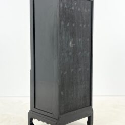 Rytietiška juodos spalvos dviejų durų ir penkių stalčių komoda 43x53x135,5 cm