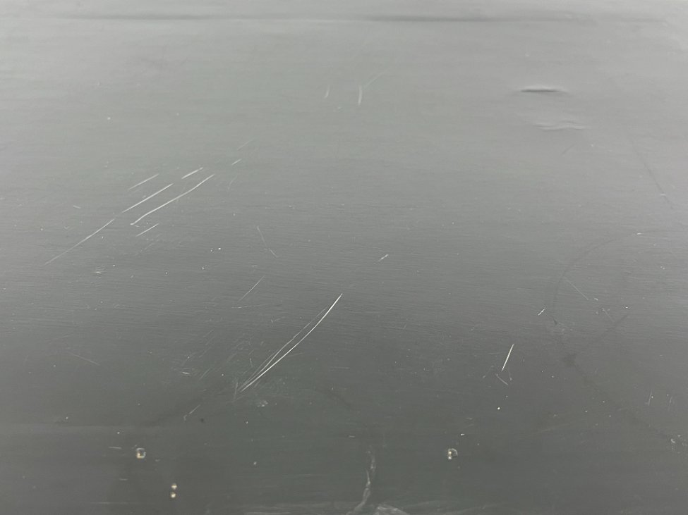 DR0195-komodos-9 Rytietiška juodos spalvos dviejų durų ir penkių stalčių komoda 43x53x135,5 cm