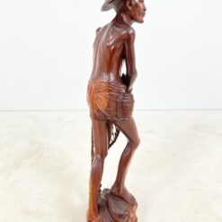 Rytietiška medinė žvejo su tinklu statula 30x34x102 cm