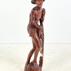 Rytietiška medinė žvejo su tinklu statula 30x34x102 cm