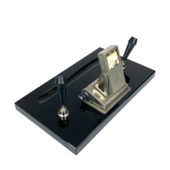 Itališkas vintažinis mechaninis stalinis kalendorius – rašiklių stovas ant akmens pagrindo 18x31x14 cm