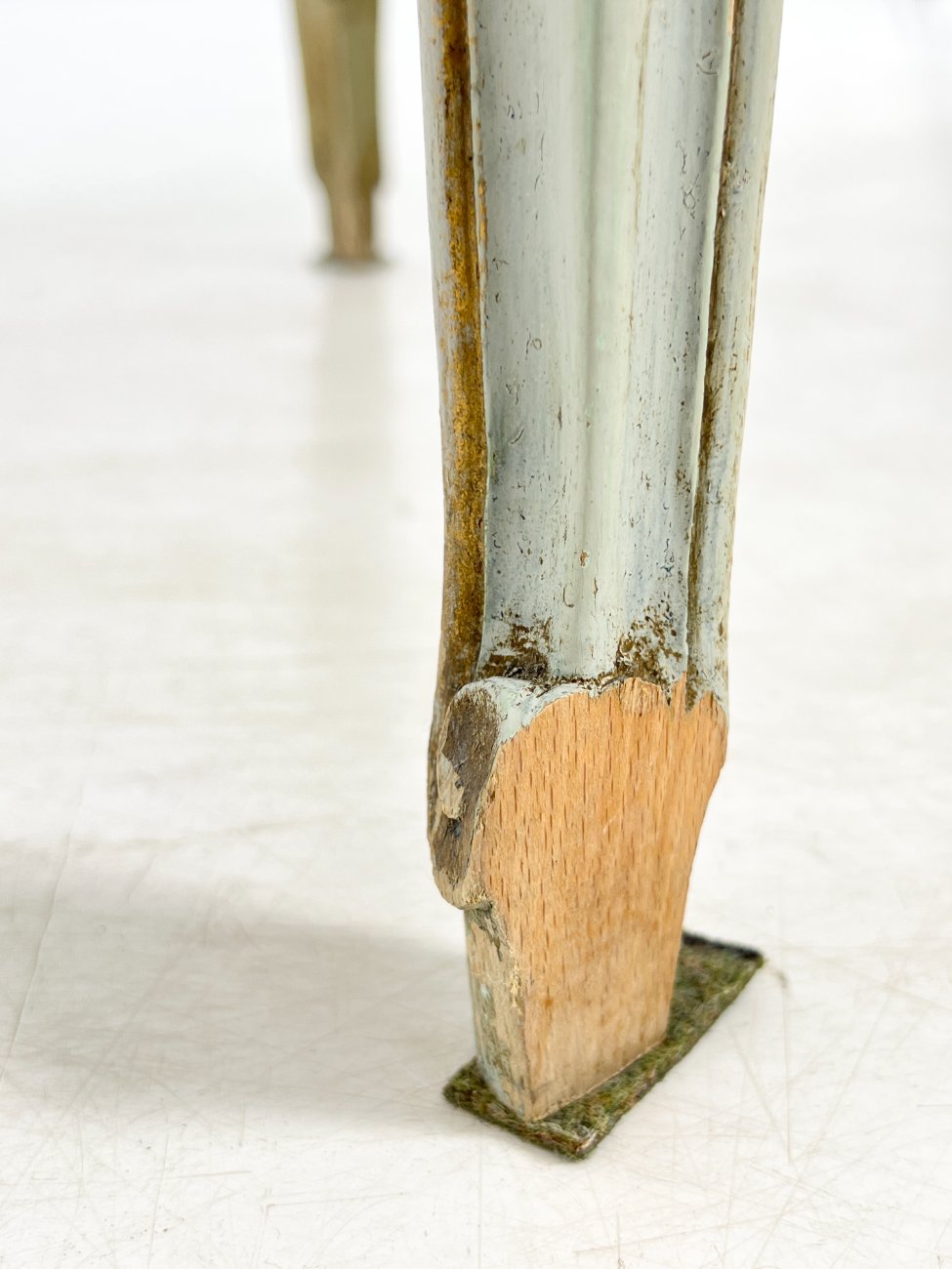 DR0203-kosmetines-komodos-19 Provanso stiliaus kosmetinis staliukas 50x151x144 cm