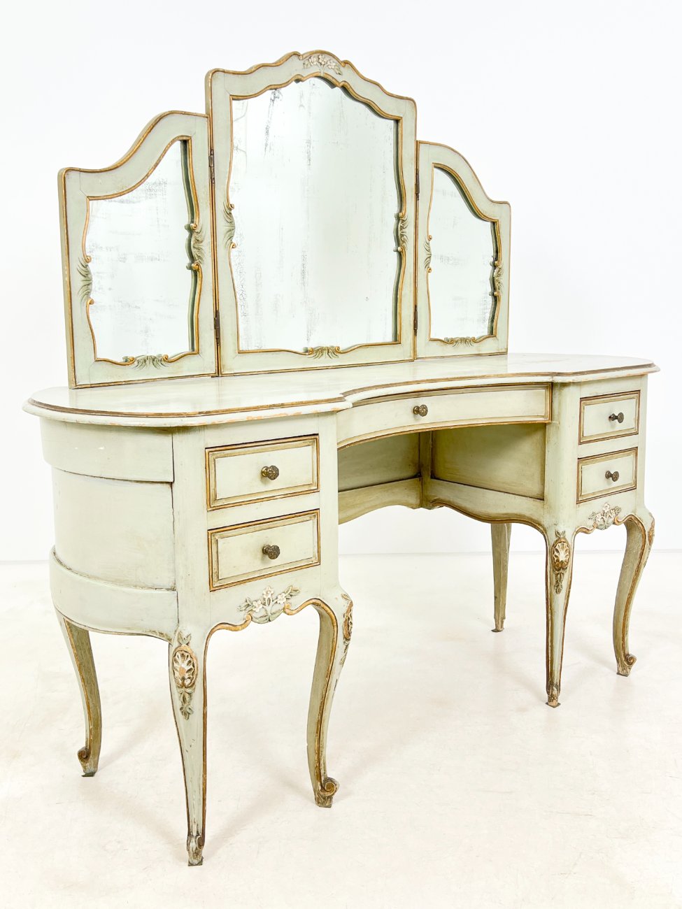 DR0203-kosmetines-komodos-3 Provanso stiliaus kosmetinis staliukas 50x151x144 cm