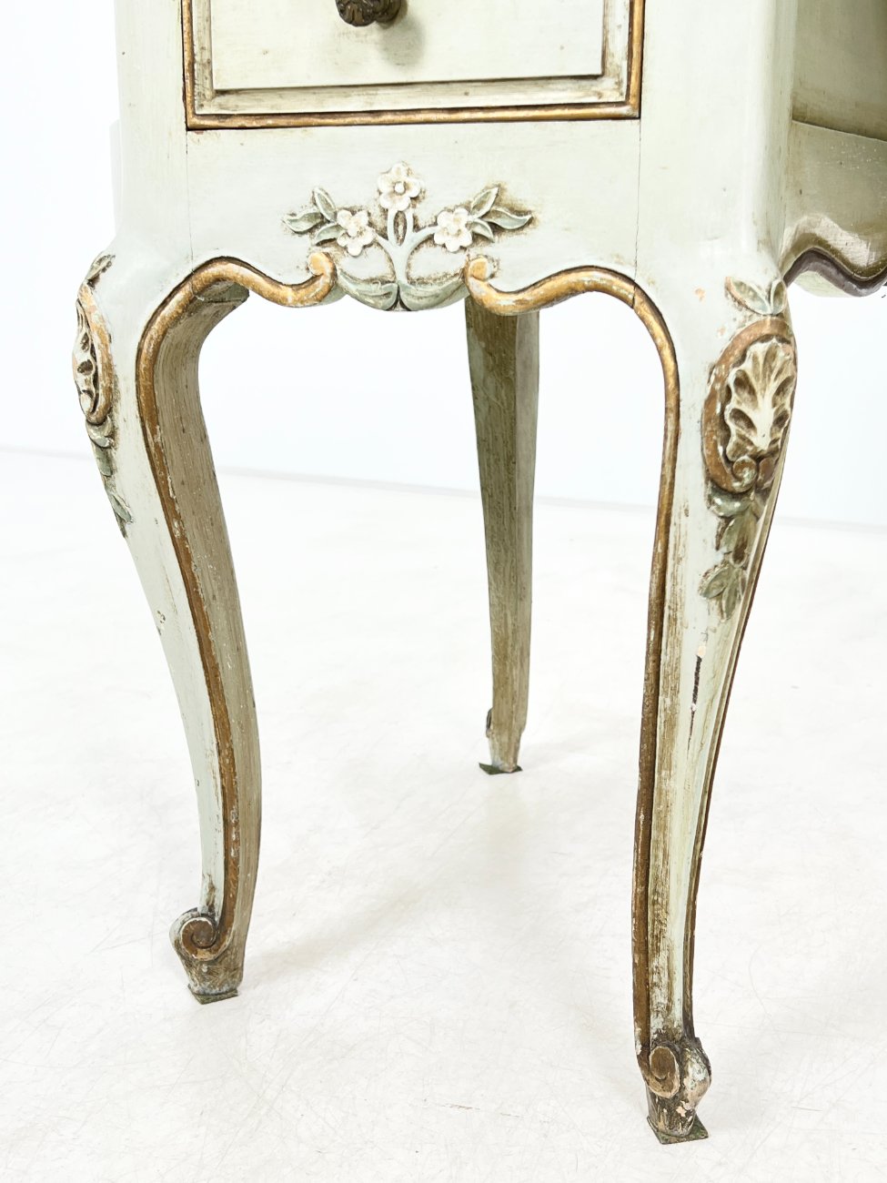 DR0203-kosmetines-komodos-8 Provanso stiliaus kosmetinis staliukas 50x151x144 cm