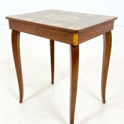 Muzikinis riešutmedžio siuvinėjimo staliukas 34x44x50 cm