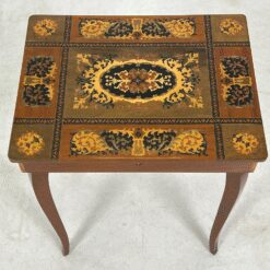 Muzikinis riešutmedžio siuvinėjimo staliukas 34x44x50 cm