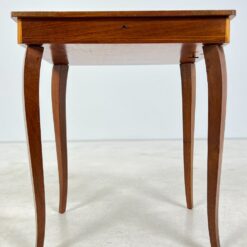 Muzikinis riešutmedžio siuvinėjimo staliukas 34x44x50 cm