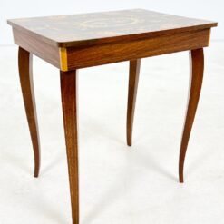 Muzikinis riešutmedžio siuvinėjimo staliukas 34x44x50 cm