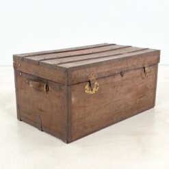 Senovinė kelioninė skrynia su rankenomis šonuose 51x86x43 cm