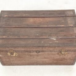 Senovinė kelioninė skrynia su rankenomis šonuose 51x86x43 cm