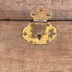 Senovinė kelioninė skrynia su rankenomis šonuose 51x86x43 cm